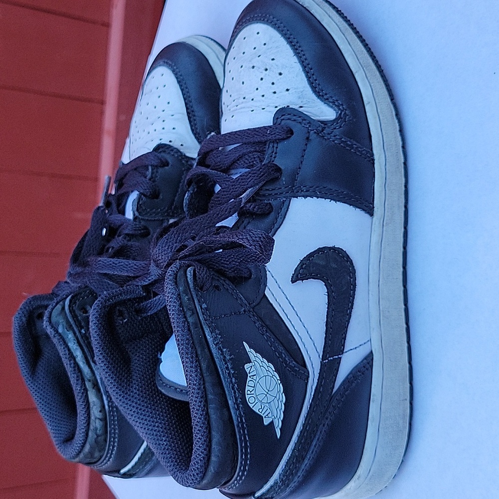 Nike Air Jordan Youth Black and White Retro Sneakers, Size 4.5
